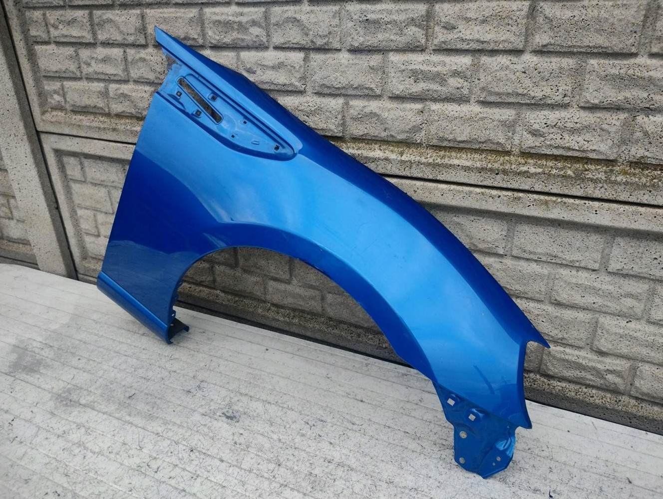 SUBARU BRZ I 1 12-21 BŁOTNIK PRZEDNI PRAWY - (17110944761)