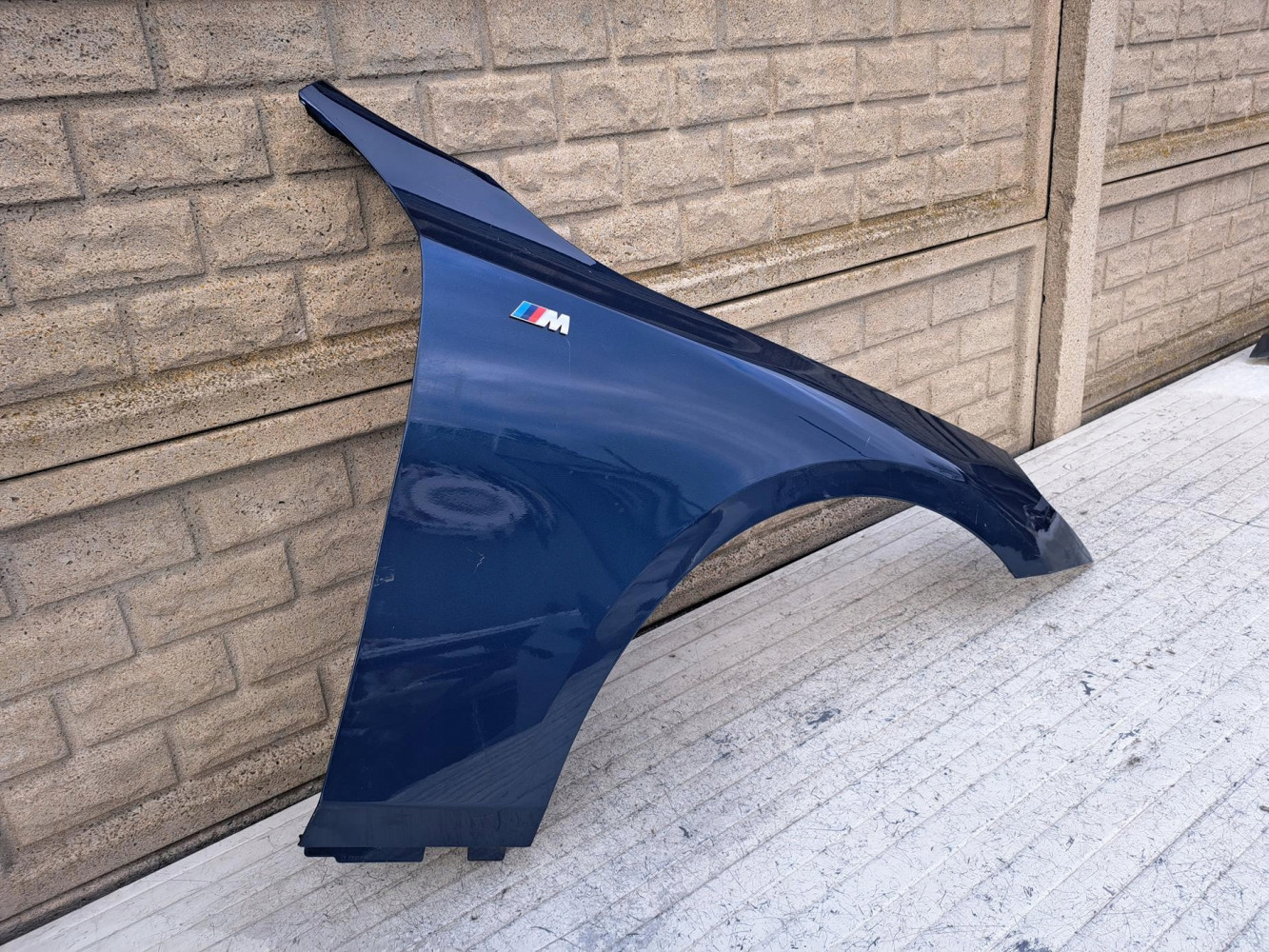 BMW 5 G60 BŁOTNIK PRAWY 2023- - (17116580703)
