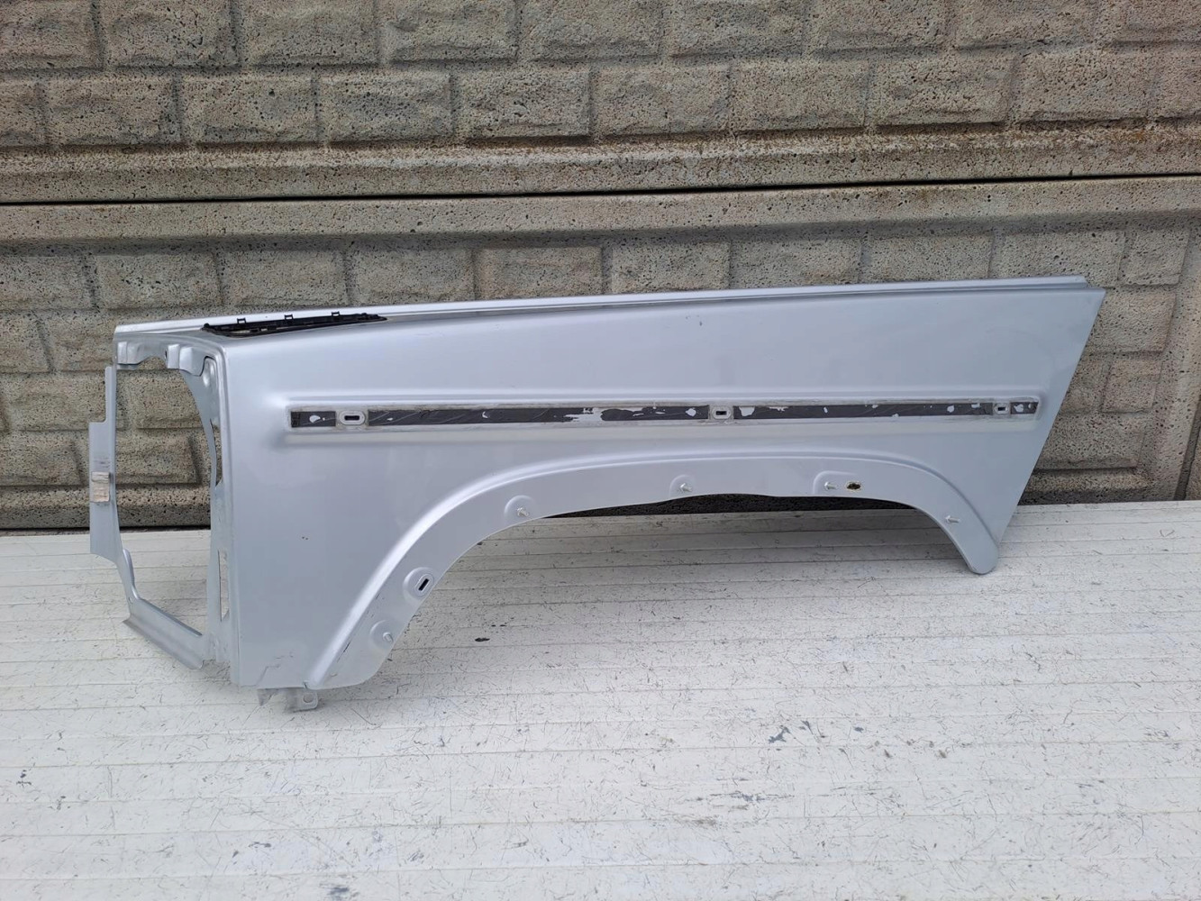 MERCEDES G KLASA W463 W464 BŁOTNIK LEWY PRZEDNI - (17130631536)