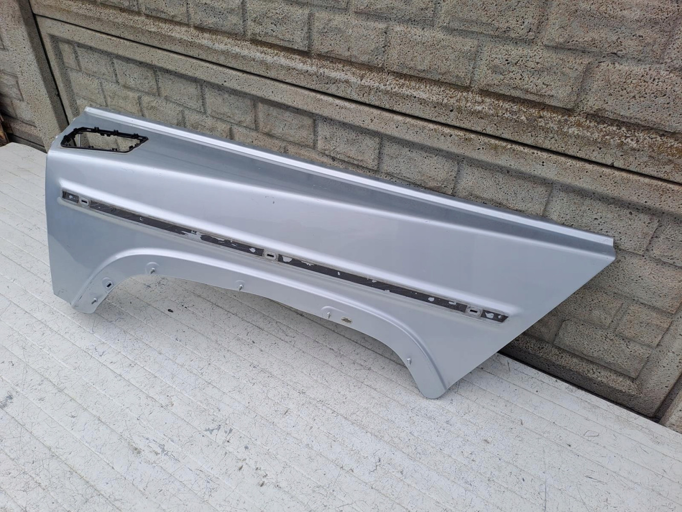 MERCEDES G KLASA W463 W464 BŁOTNIK LEWY PRZEDNI - (17130631536)