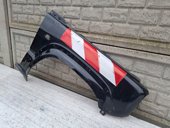 BŁOTNIK PRAWY PRZEDNI SUZUKI JIMNY 18-24 - (17133013851)
