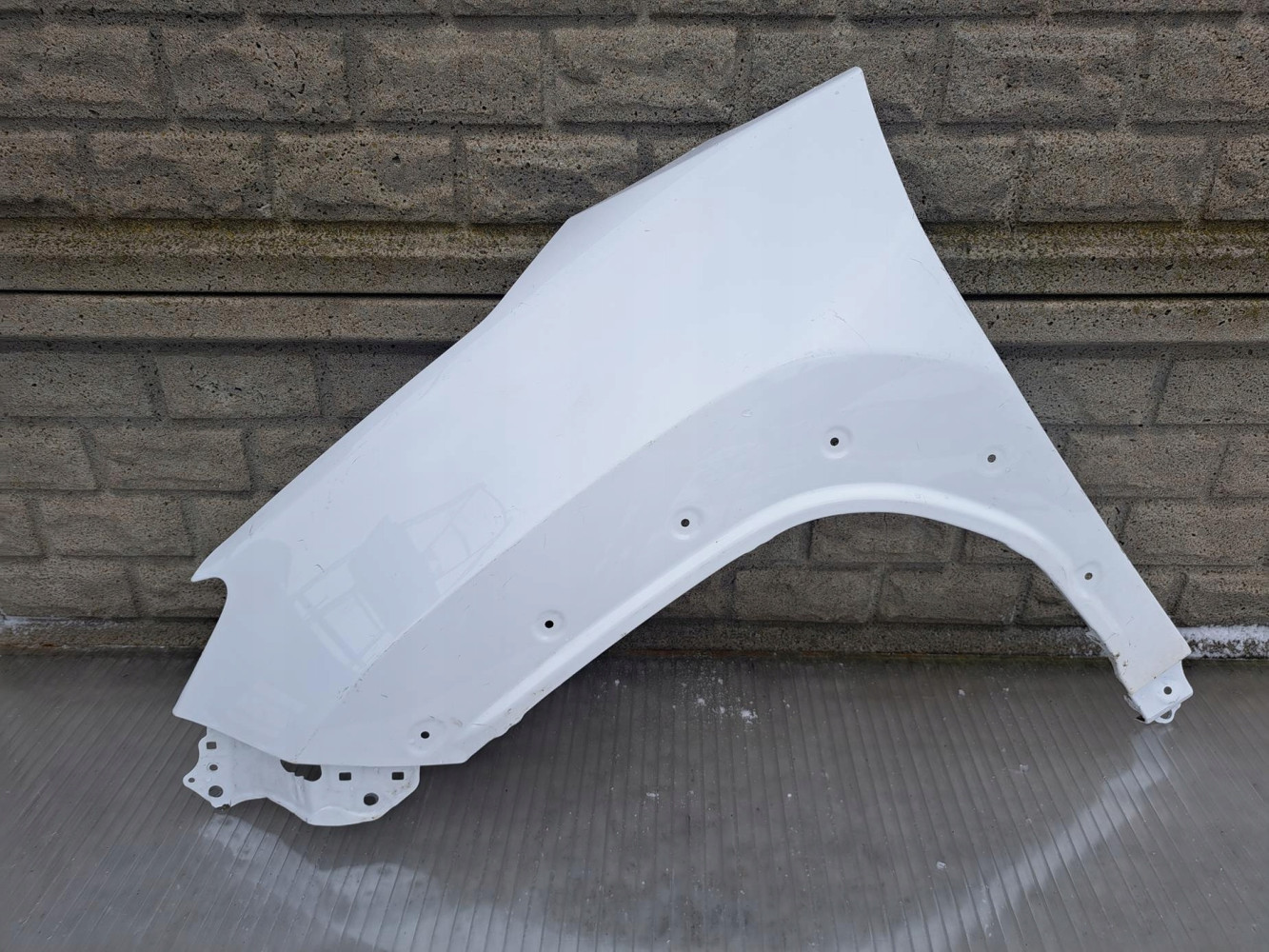 BŁOTNIK LEWY PRZEDNI TOYOTA YARIS CROSS 19-24 - (17133107935)