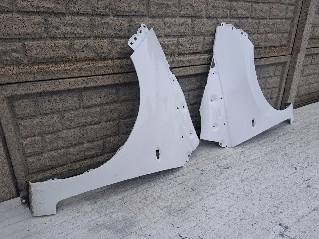 TOYOTA AYGO 2 2014-2022 BŁOTNIK PRAWY LEWY PRZEDNI - (17136669900)