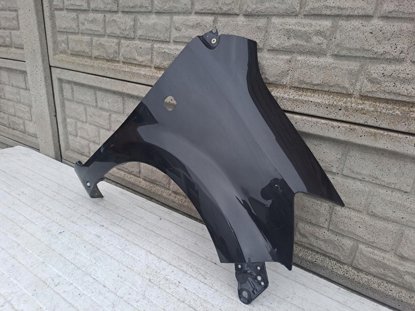 DAIHATSU SIRION SUBARU JUSTY BŁOTNIK PRAWY PRZEDNI - (17155126558)