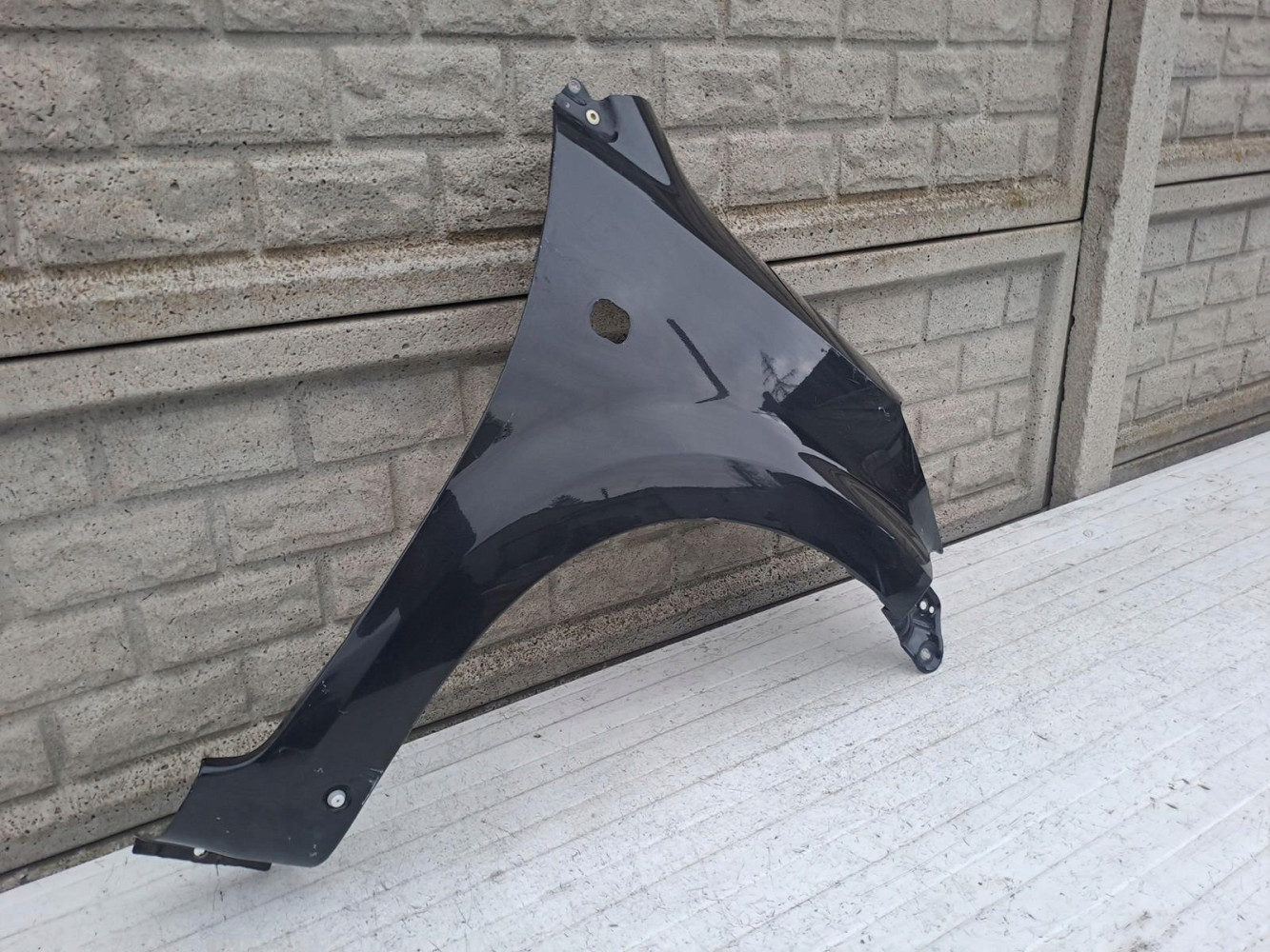 DAIHATSU SIRION SUBARU JUSTY BŁOTNIK PRAWY PRZEDNI - (17155126558)
