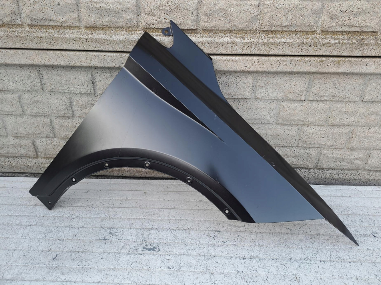 SEAT ARONA BŁOTNIK PRZEDNI PRAWY NOWY - (17157977545)