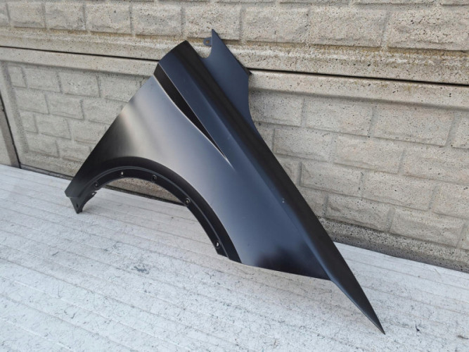 SEAT ARONA BŁOTNIK PRZEDNI PRAWY NOWY - (17157977545)