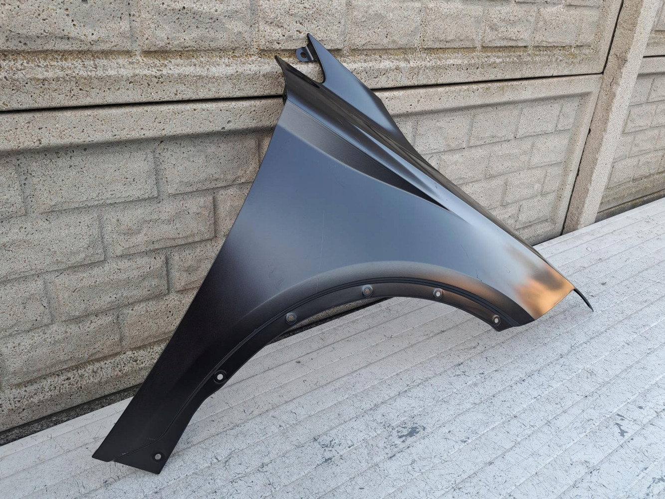SEAT ARONA BŁOTNIK PRZEDNI PRAWY NOWY - (17157977545)