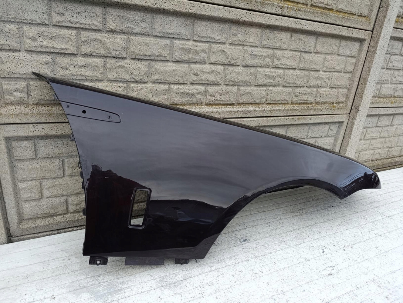ROLLS-ROYCE WRAITH 2013– BŁOTNIK PRAWY PRZÓD - (17195860891)