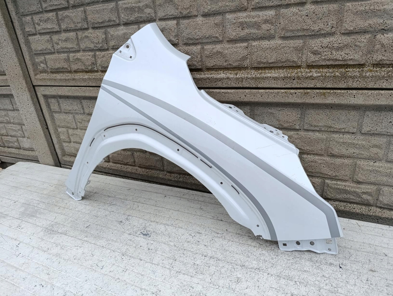 SUZUKI SX4 S CROSS 2022-24 BŁOTNIK PRAWY - (17195888541)