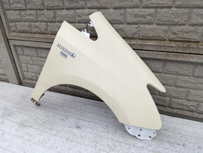 TOYOTA PRIUS PLUS BŁOTNIK PRZEDNI PRAWY - (17195900712)