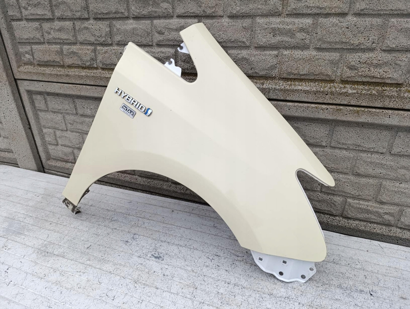 TOYOTA PRIUS PLUS BŁOTNIK PRZEDNI PRAWY - (17195900712)