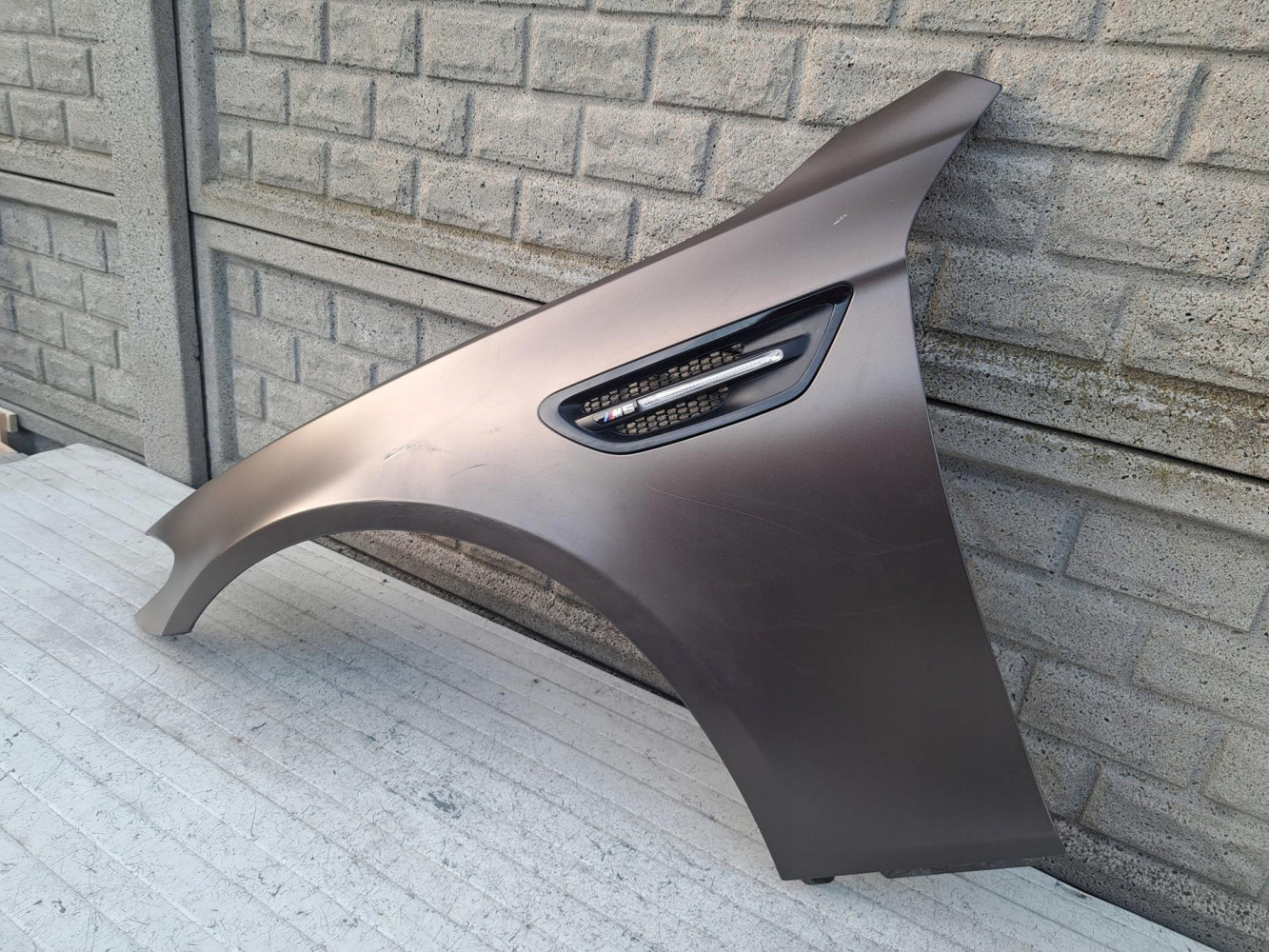 BMW F10 F11 MPAKIET M5 MPOWER BŁOTNIK PRZEDNI LEWY - (17196128050)