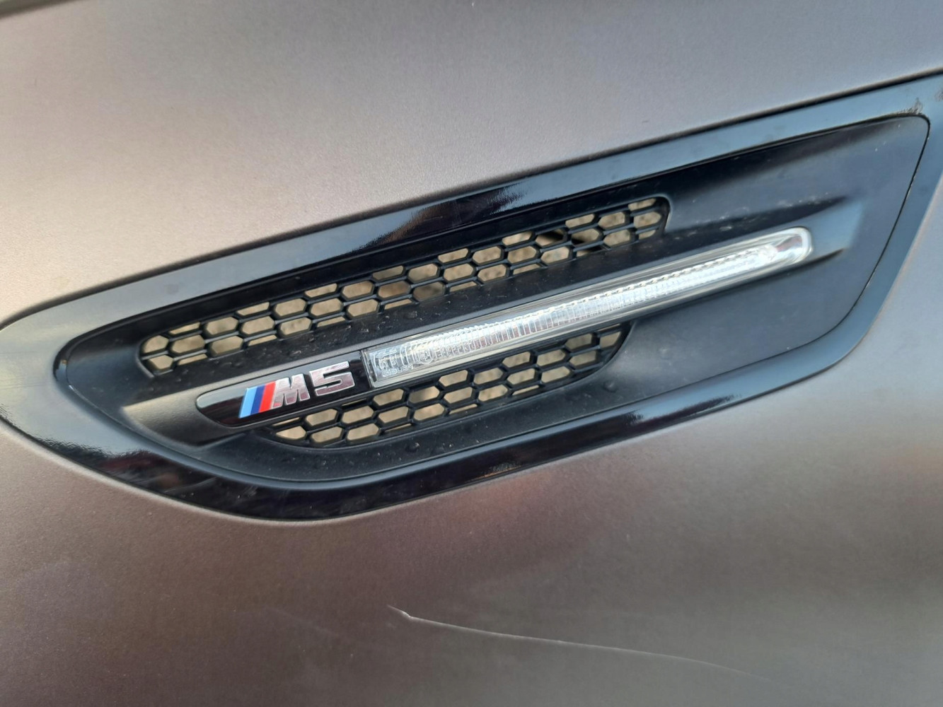 BMW F10 F11 MPAKIET M5 MPOWER BŁOTNIK PRZEDNI LEWY - (17196128050)