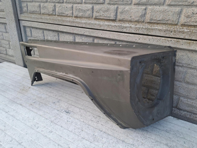 MERCEDES G-KLASA W463 BŁOTNIK PRZEDNI PRAWY - (17196173546)