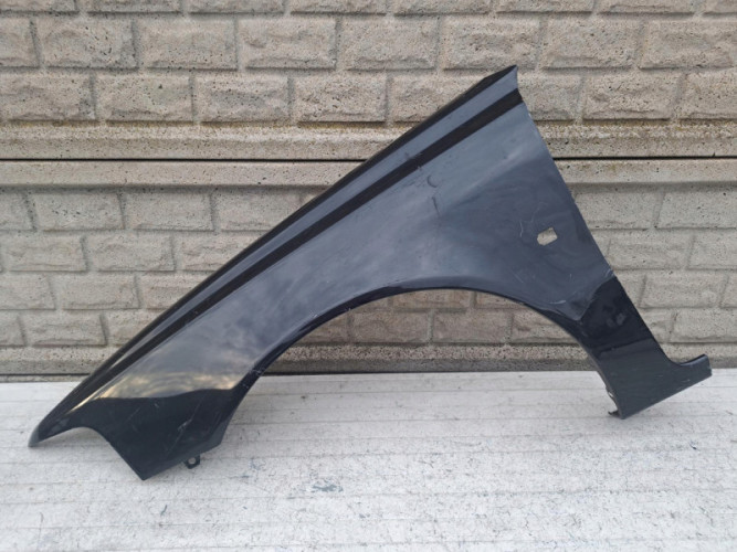 VOLVO V40 LIFT 00-04 BŁOTNIK PRZEDNI LEWY - (17196240293)