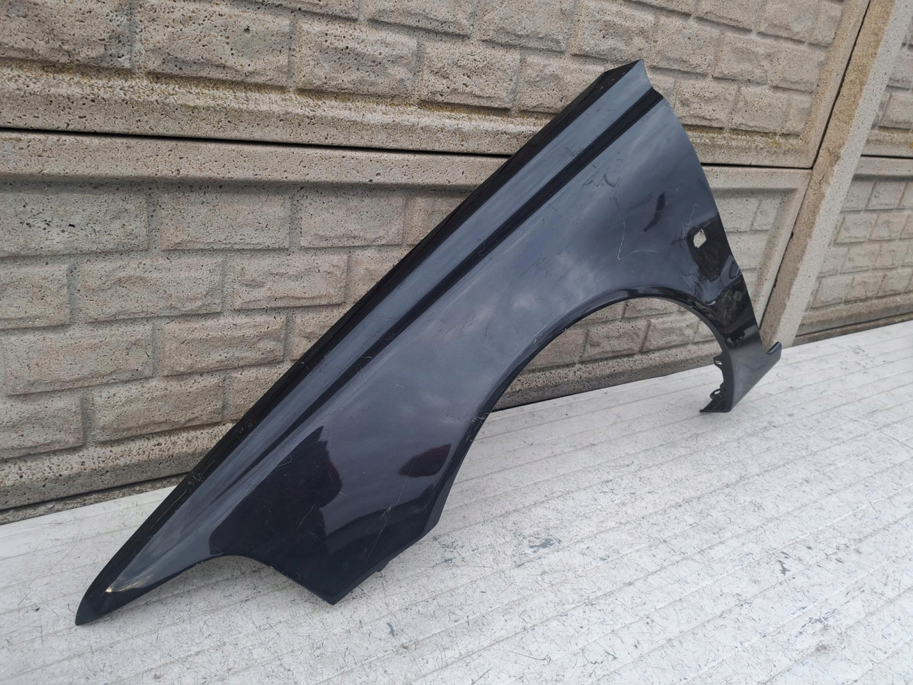 VOLVO V40 LIFT 00-04 BŁOTNIK PRZEDNI LEWY - (17196240293)