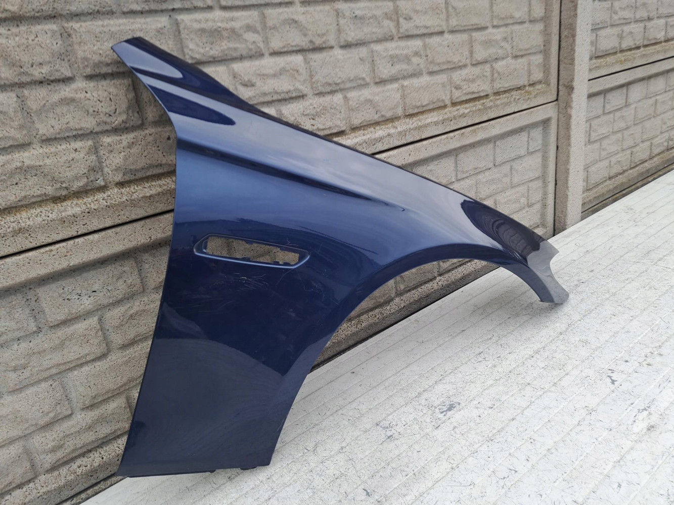 BMW 5 V F10 F11 2009-2017 BŁOTNIK PRAWY PRZEDNI - (17196278028)