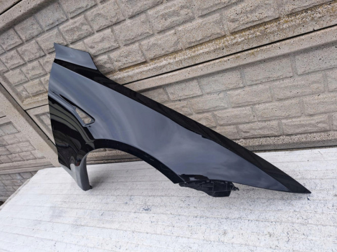 TESLA MODEL S PLAID BŁOTNIK PRAWY PRZEDNI - (17207751303)