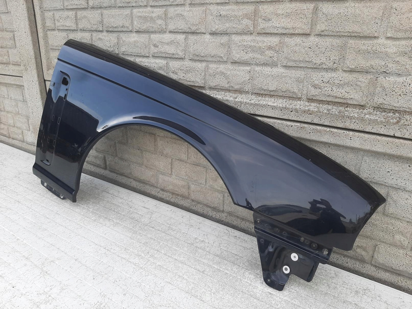JAGUAR XJR XJ X350 LIFT BŁOTNIK PRZEDNI PRAWY - (12203898890)
