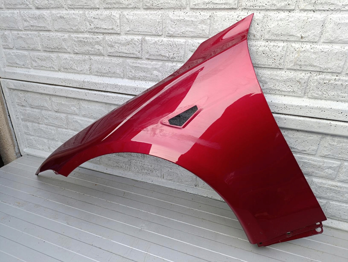 TESLA MODEL S PLAID BŁOTNIK LEWY PRZEDNI - (17270531472)