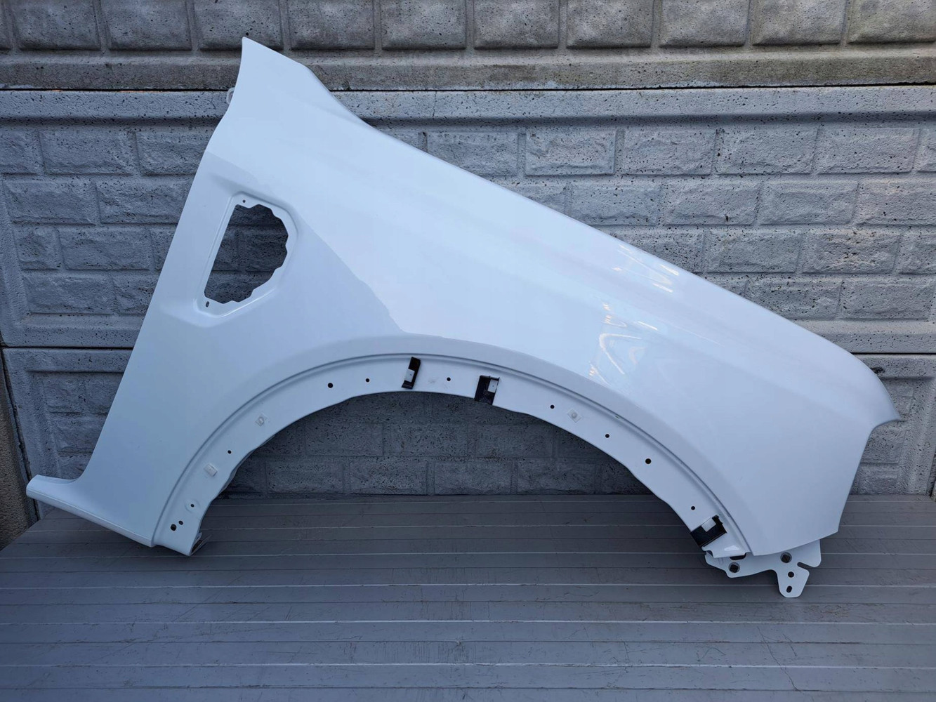 FORD RANGER EVEREST BŁOTNIK PRAWY PRZEDNI - (17288917335)