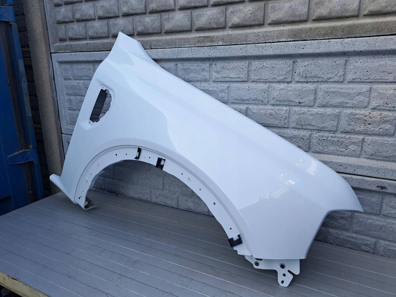 FORD RANGER EVEREST BŁOTNIK PRAWY PRZEDNI - (17288917335)