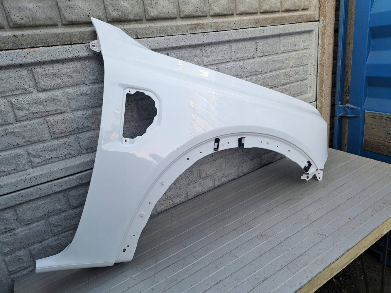 FORD RANGER EVEREST BŁOTNIK PRAWY PRZEDNI - (17288917335)