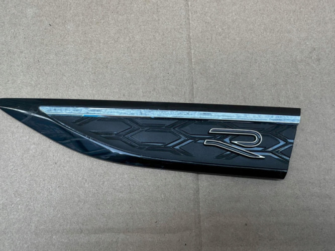 VOLKSWAGEN TAIGO R-LINE R LINE EMBLEMAT ZNACZEK ORYGINAŁ - (17317744555)