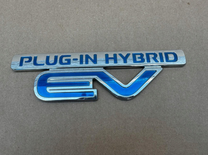 MITSUBISHI OUTLANDER EMBLEMAT ZNACZEK ORYGINAŁ - (17317784838)