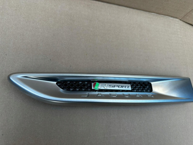 JAGUAR XF II X260 ZNACZEK ORYGINAŁ - (17317795515)