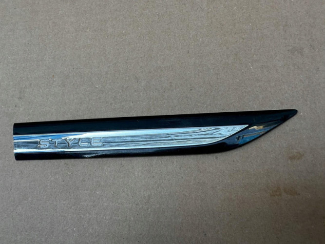 VW GOLF VIII STYLE EMBLEMAT ZNACZEK ORYGINAŁ - (17317958431)