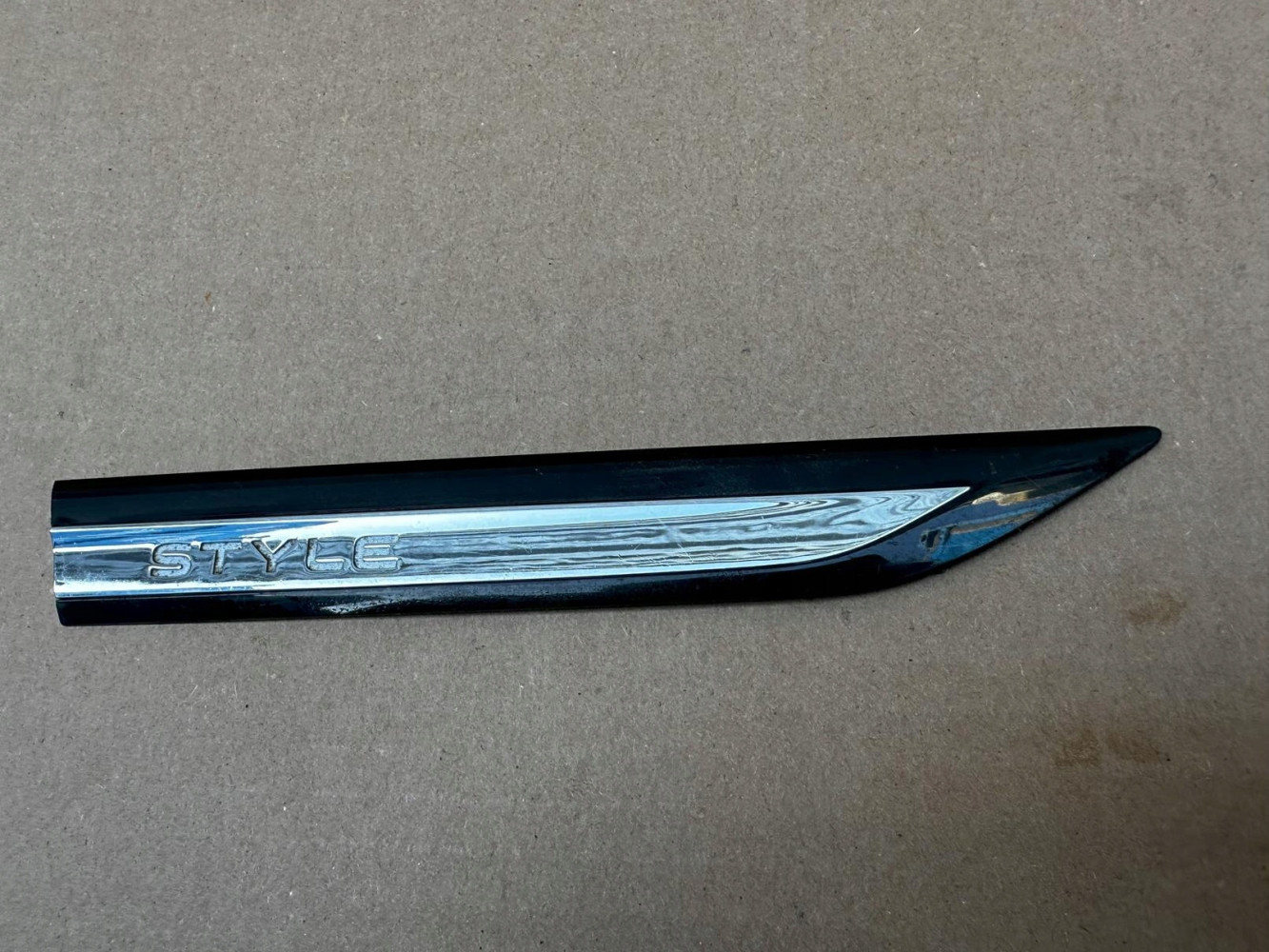 VW GOLF VIII STYLE EMBLEMAT ZNACZEK ORYGINAŁ - (17317958431)