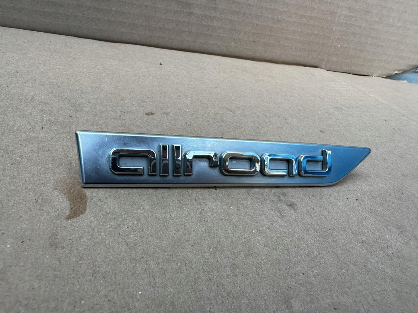 AUDI A4 B9 ALLROAD EMBLEMAT ZNACZEK ORYGINAŁ - (17318215024)
