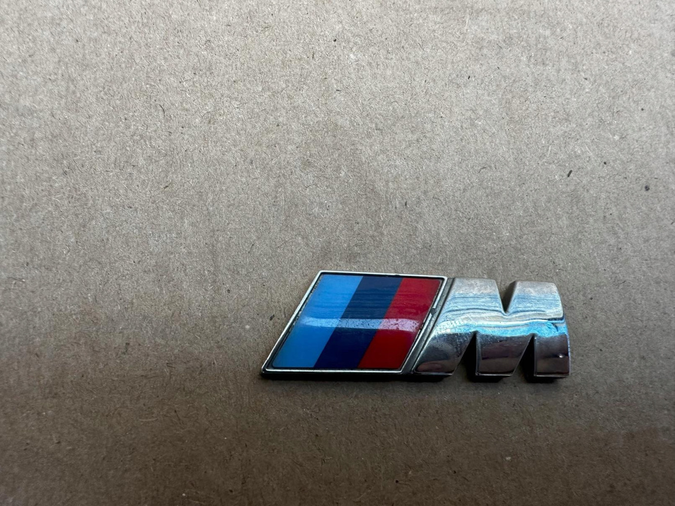 BMW M PAKIET M POWER EMBLEMAT ZNACZEK ORYGINAŁ - (17318231892)