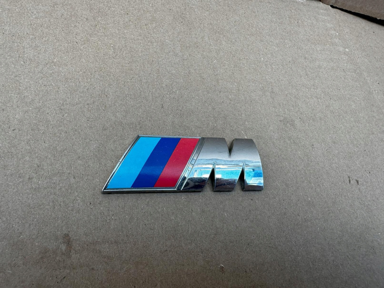 BMW M POWER M PAKIET EMBLEMAT ZNACZEK ORYGINAŁ - (17319858857)