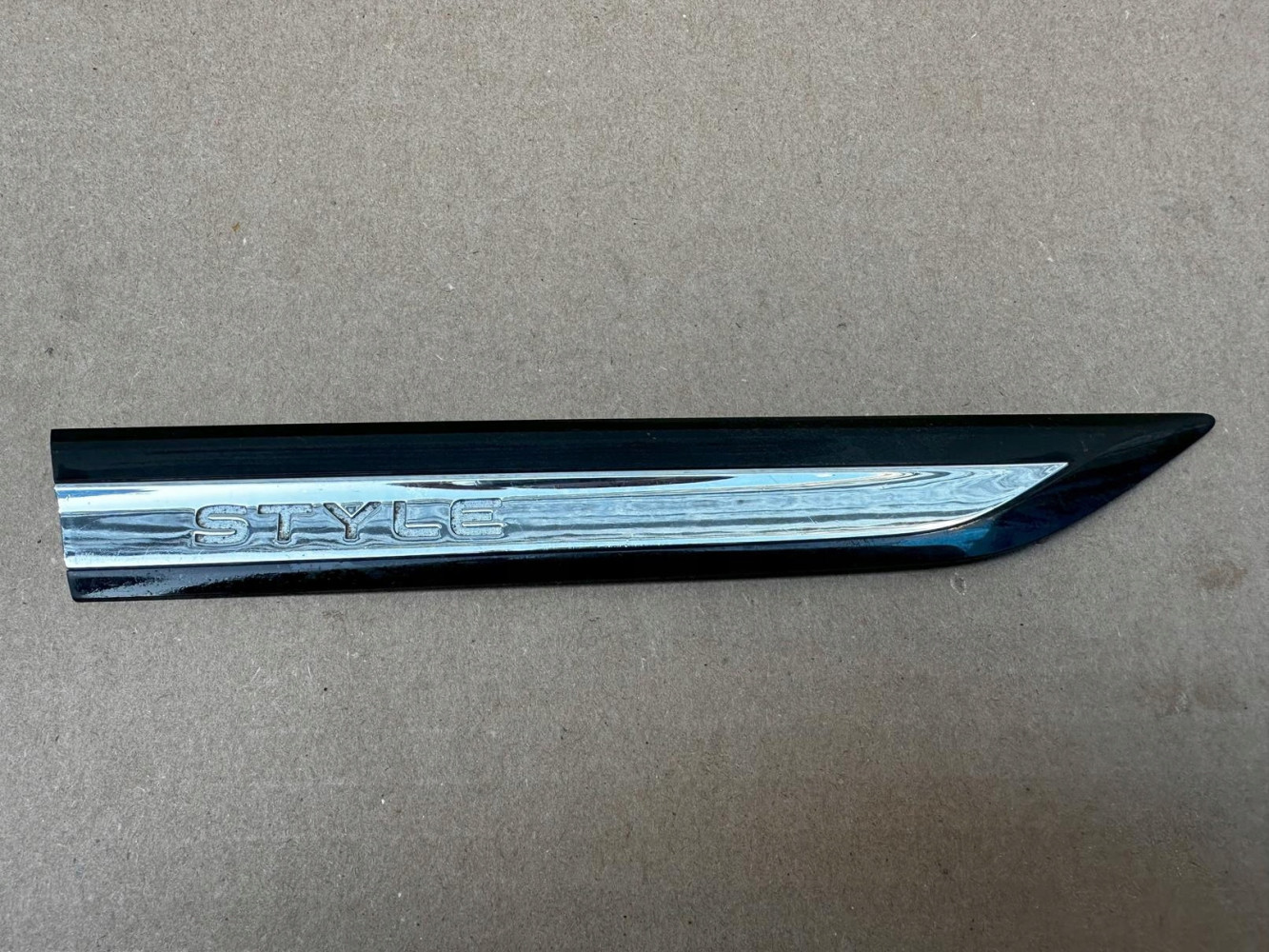 VW GOLF VIII 5H0853688P/M EMBLEMAT ZNACZEK ORYGINAŁ - (17319883917)