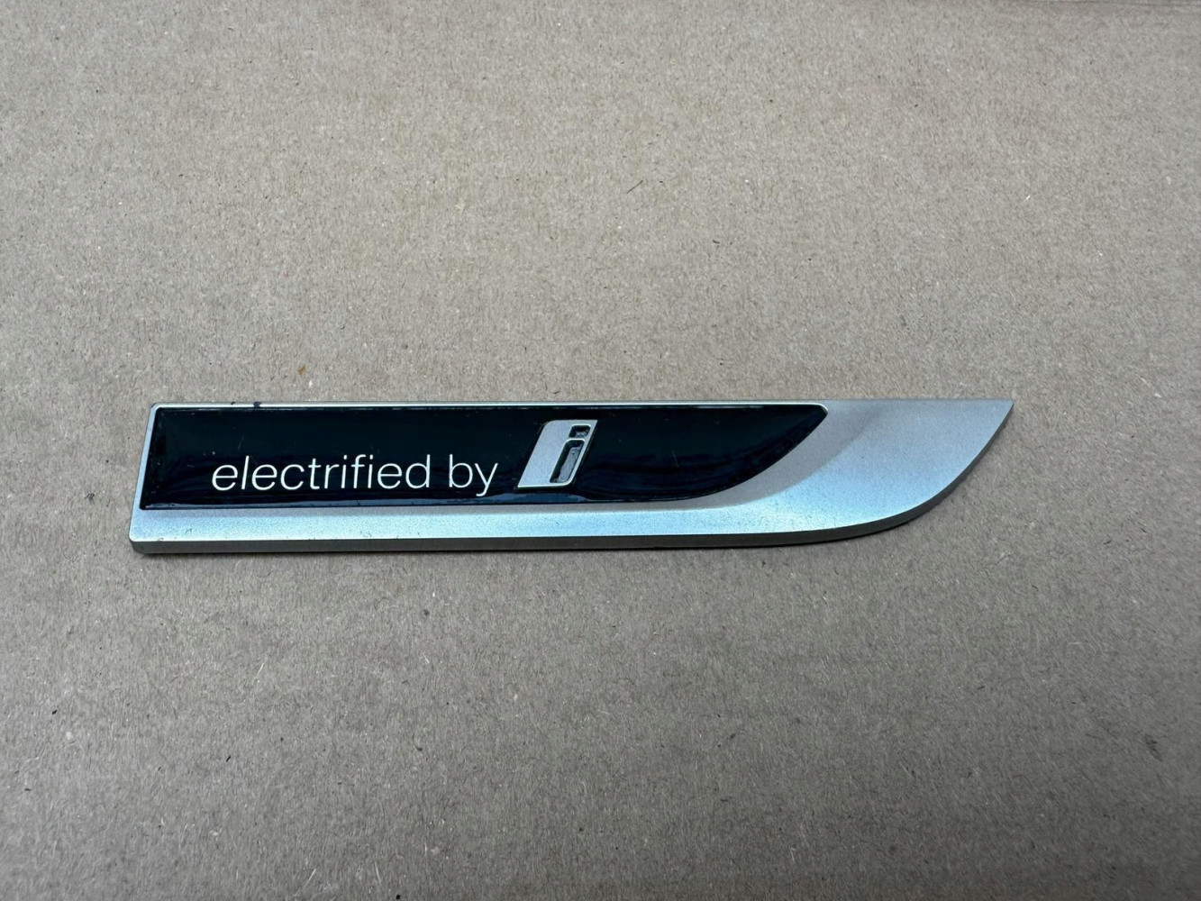BMW G20 G21 G05 G06 ELECTRIFIED BY I EMBLEMAT ZNACZEK ORYGINAŁ - (17319901541)