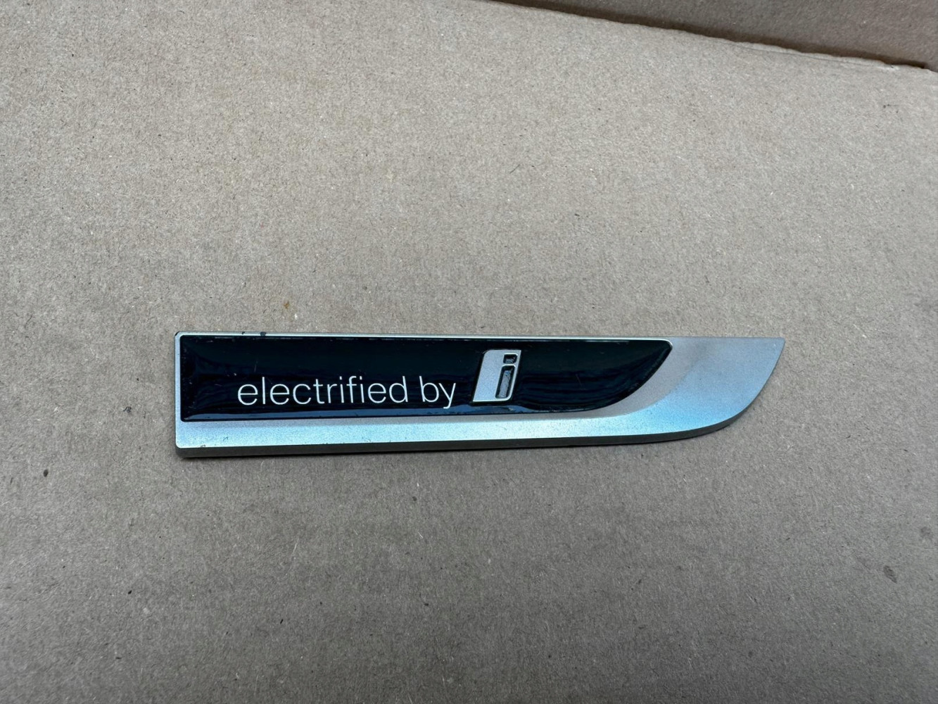 BMW G20 G21 G05 G06 ELECTRIFIED BY I EMBLEMAT ZNACZEK ORYGINAŁ - (17319901541)