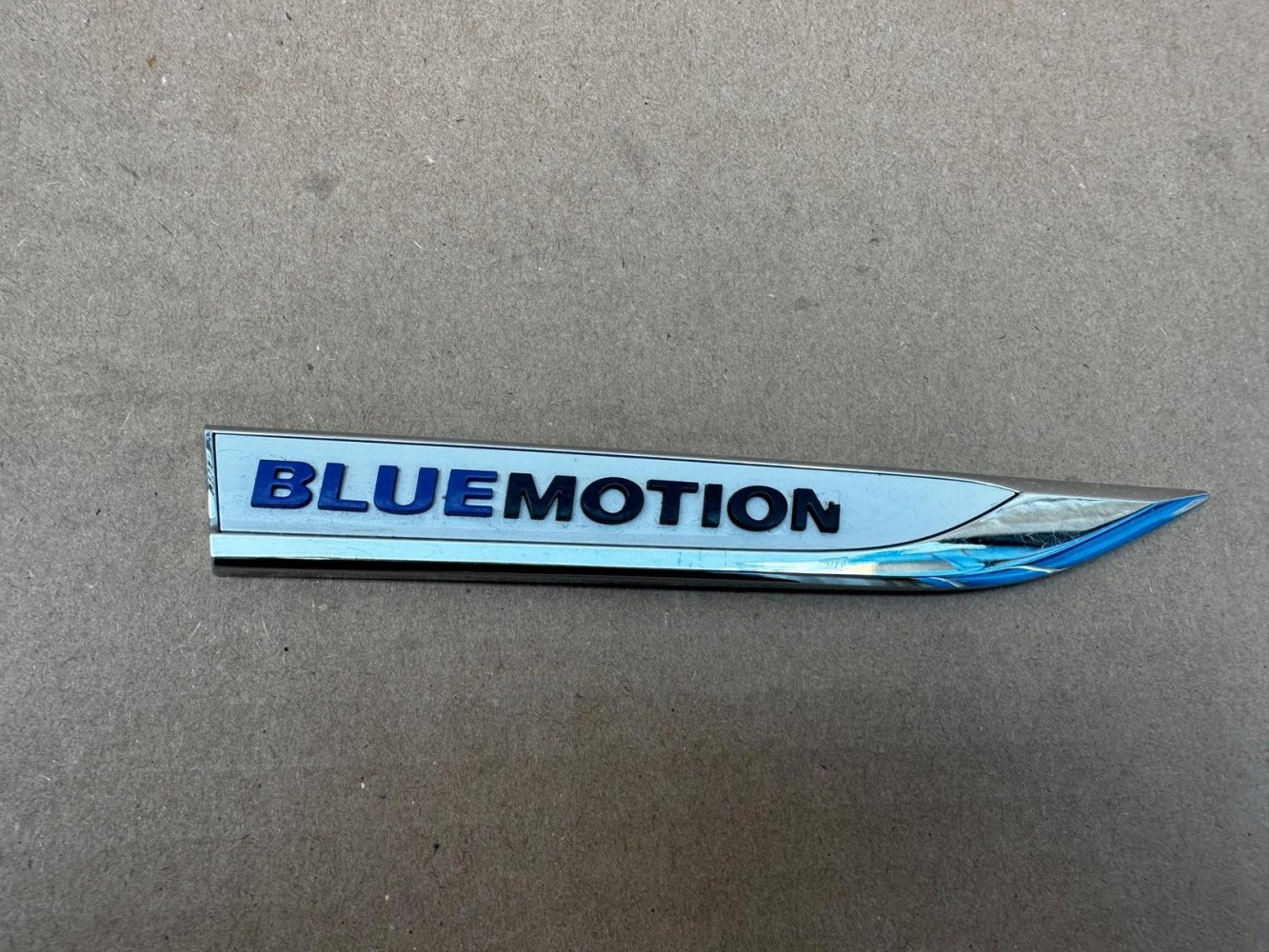 VOLKSWAGEN PASSAT BLUE MOTION VW EMBLEMAT ZNACZEK ORYGINAŁ - (17319936326)