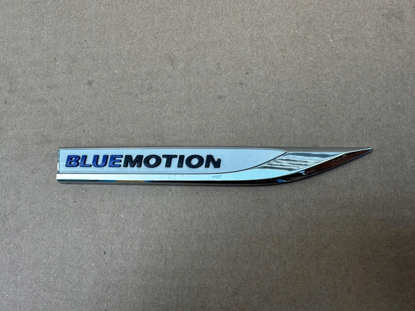 VOLKSWAGEN PASSAT BLUE MOTION VW EMBLEMAT ZNACZEK ORYGINAŁ - (17319936326)