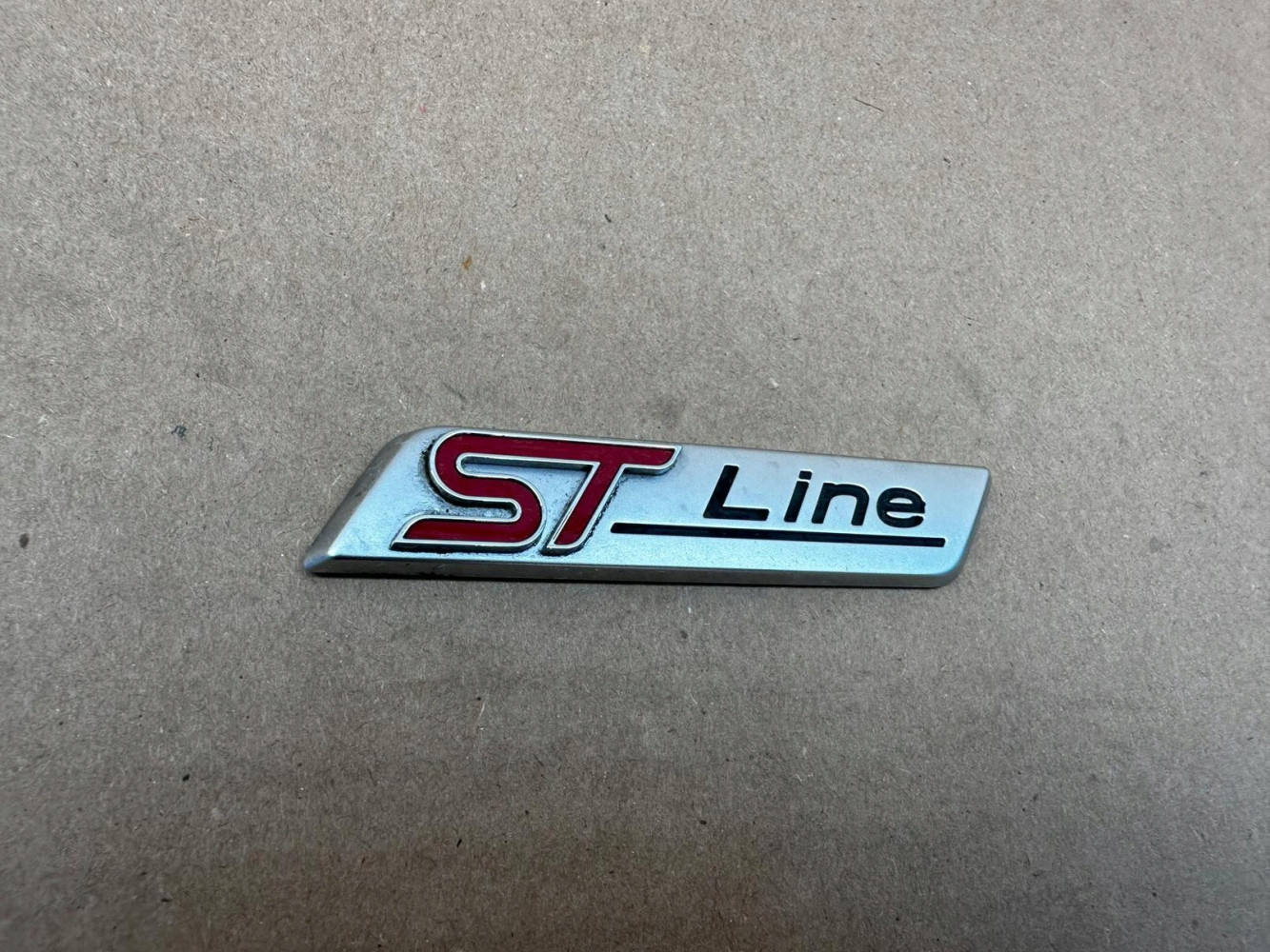FORD ST LINE ST-LINE SREBNY EMBLEMAT ZNACZEK ORYGINAŁ - (17319945873)