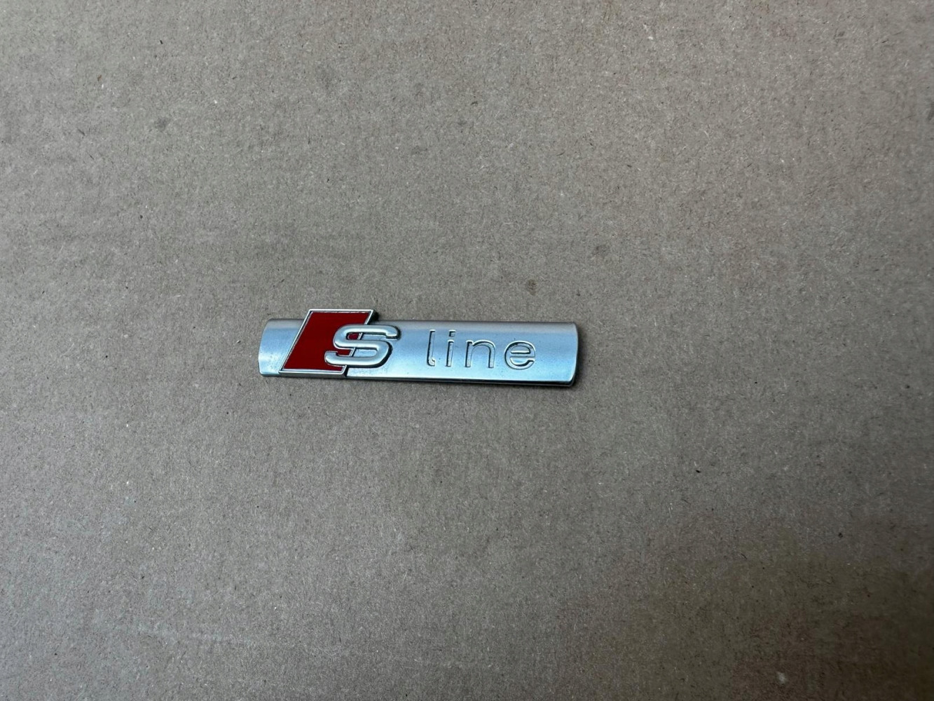 AUDI S LINE 8N0 853 601A SREBNY ZNACZEK ORYGINAŁ - (17319973336)