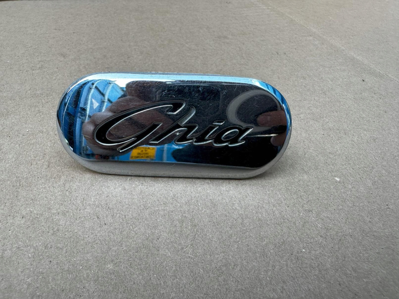 FORD C MAX GHIA SREBNY EMBLEMAT ZNACZEK ORYGINAŁ - (17319982534)