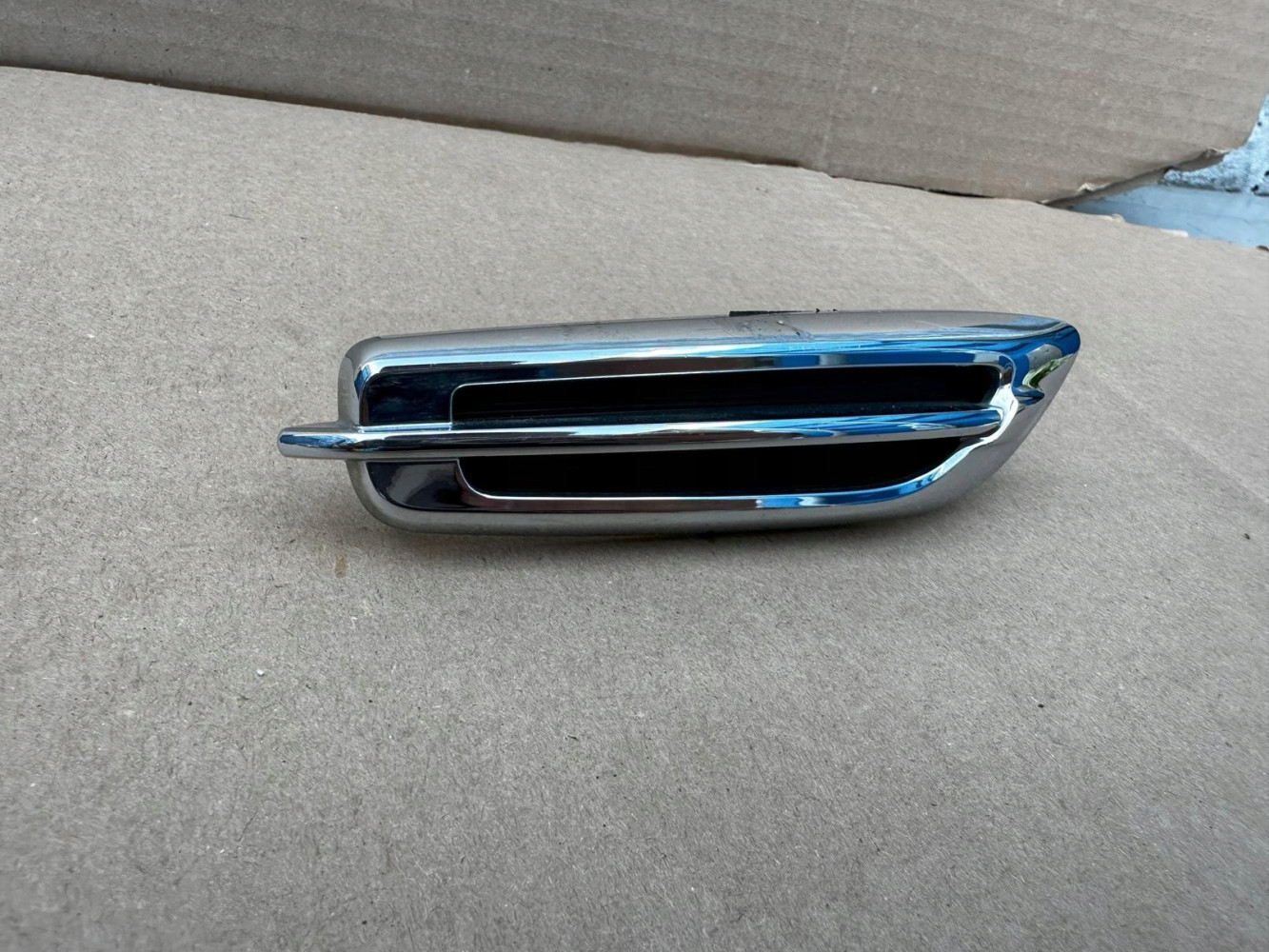 MITSUBISHI ASX CHROM EMBLEMAT ZNACZEK ORYGINAŁ - (17319991612)
