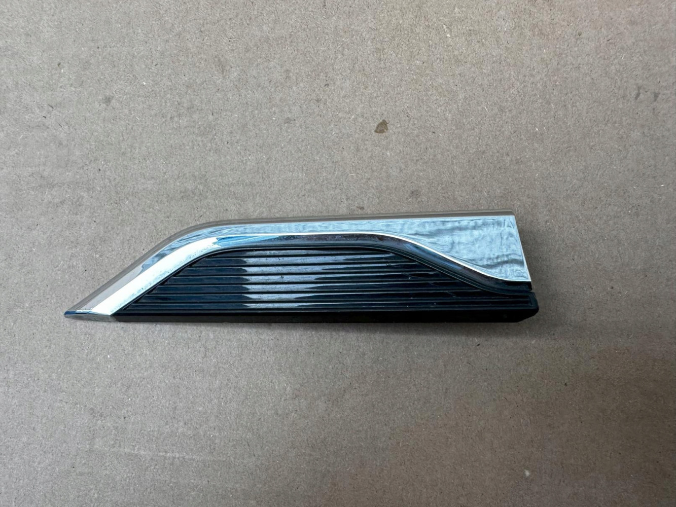 AUDI A5 8N6 853 602 A EMBLEMAT ZNACZEK ORYGINAŁ - (17319994891)