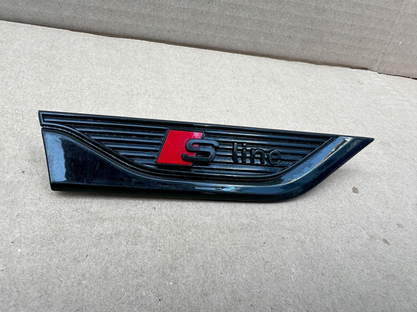 AUDI A5 S LINE 8W6 853 602B CZARNY EMBLEMAT ZNACZEK ORYGINAŁ - (17319998224)