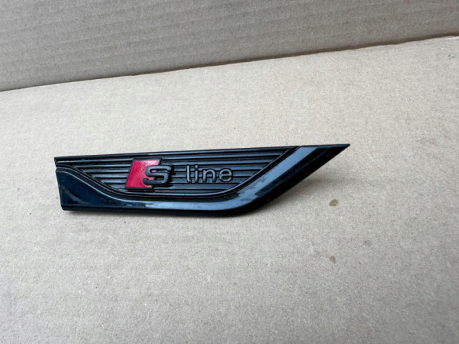 AUDI A5 S LINE 8W6 853 602B CZARNY EMBLEMAT ZNACZEK ORYGINAŁ - (17319998224)