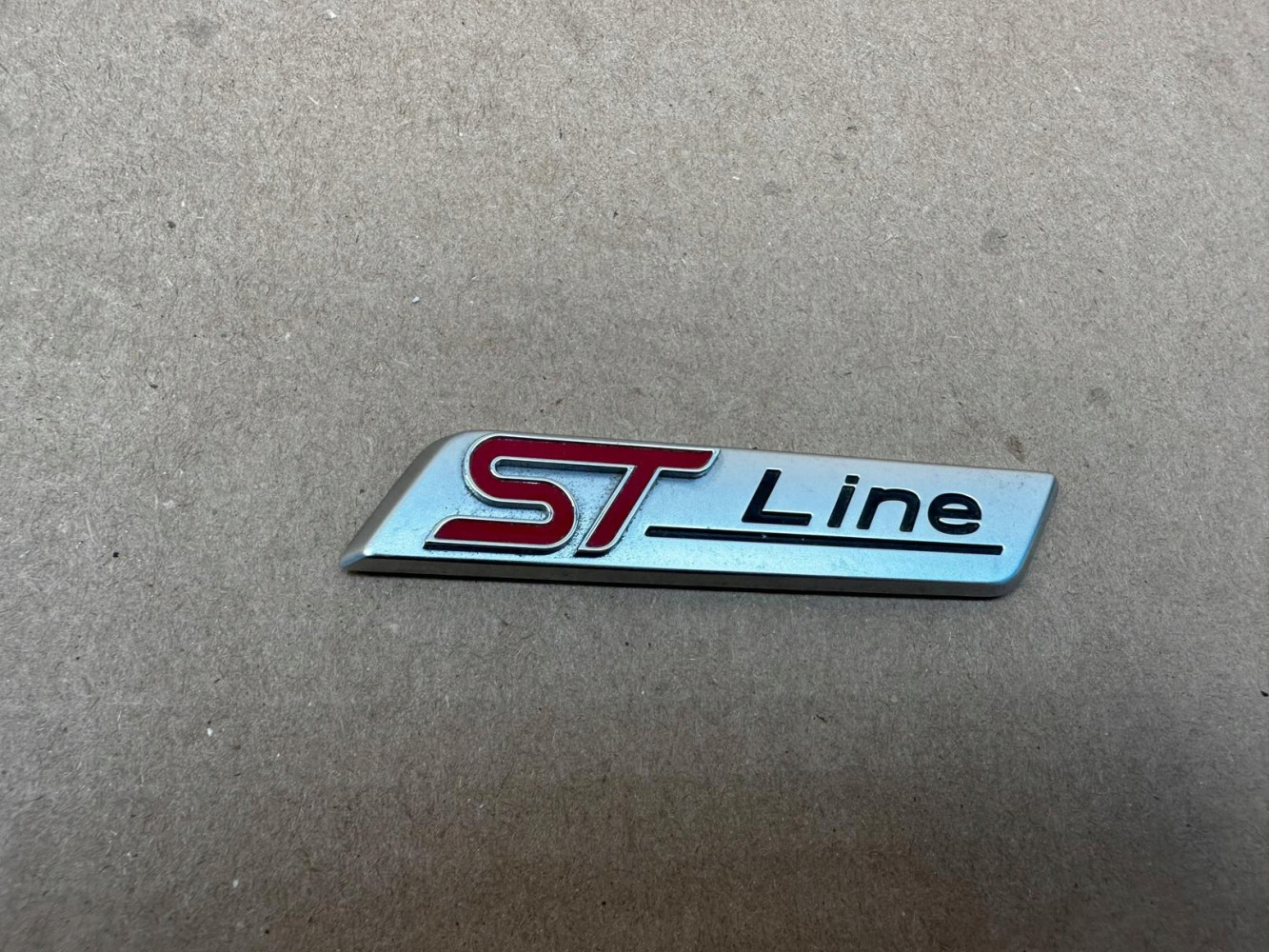 ST LINE FORD CHROM EMBLEMAT ZNACZEK ORYGINAŁ - (17320025820)