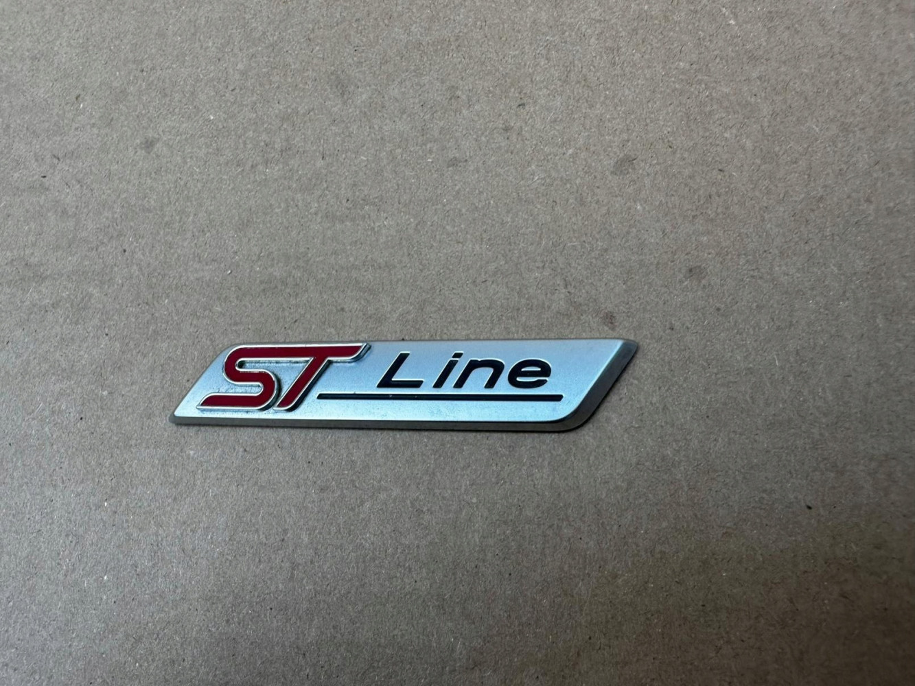 ST LINE FORD CHROM EMBLEMAT ZNACZEK ORYGINAŁ - (17320025820)